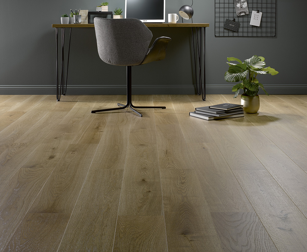 Alliance Bois - Tassin - Lyon - ALSAFLOORING - L’audace affirmée « Éminence » s’adaptera parfaitement à une décoration industrielle ou ethnique. Sa richesse se caractérise dans sa texture et son veinage plus marqué révélant l’authenticité des nuances originelles du bois. 