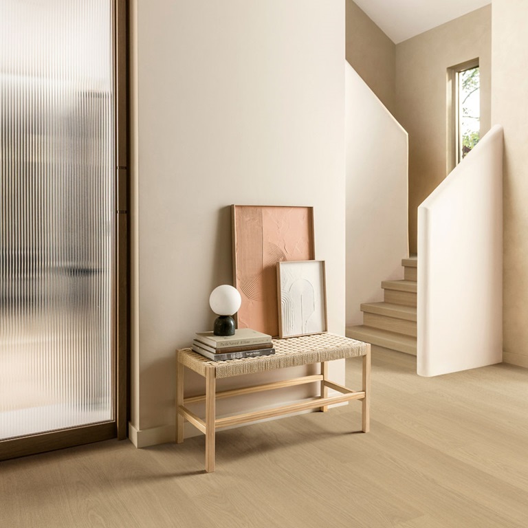 Alliance Bois - Tassin - Lyon - QUICK-STEP - Mix & Match avec les designs de dalle Chanfrein authentique Lame standard Cachet authentique du bois Garantie domestique à vie Certificat C2C Material Health Compatible avec un plancher chauffant/rafraîchissant Résistant à l’eau 