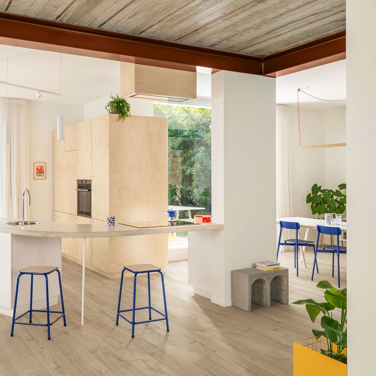 Alliance Bois - Tassin - Lyon - QUICK-STEP - Mix & Match avec les designs de dalle Cachet authentique du bois Chanfrein authentique Lame standard Compatible avec un plancher chauffant/rafraîchissant Résistant à l’eau Garantie domestique à vie 