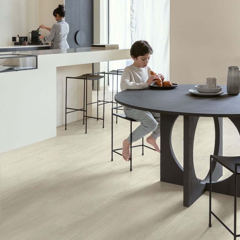 Alliance Bois - Tassin - Lyon - QUICK-STEP - Lame standard Mix & Match avec les designs de dalle Cachet authentique du bois Garantie domestique à vie Chanfrein authentique Compatible avec un plancher chauffant/rafraîchissant Résistant à l’eau 