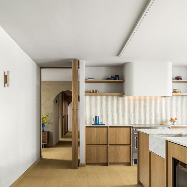 Alliance Bois - Tassin - Lyon - QUICK-STEP - Chanfrein authentique Lame standard Mix & Match avec les designs de dalle Garantie domestique à vie Compatible avec un plancher chauffant/rafraîchissant Cachet authentique du bois Résistant à l’eau 