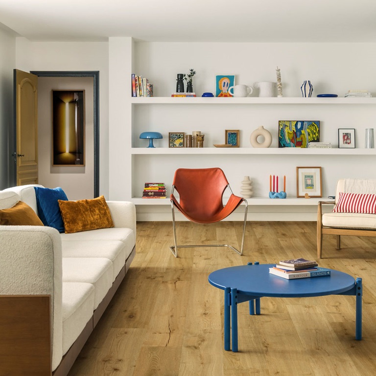 Alliance Bois - Tassin - Lyon - QUICK-STEP - Mix & Match avec les designs de dalle Chanfrein authentique Lame standard Compatible avec un plancher chauffant/rafraîchissant Cachet authentique du bois Résistant à l’eau Garantie domestique à vie 